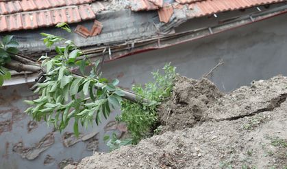 Amasya'da istinat duvarı çöktü!