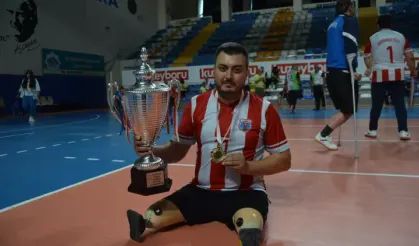 Eşi ve 2 Kızını Kaybeden Baba, Hayata Voleybolla Tutundu