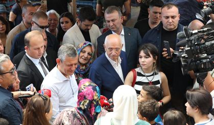 Özgür Özel Yenimahalle’de Pazar yerlerini ziyaret etti!