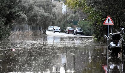 Keçiören'de sel suları evin duvarını patlattı!