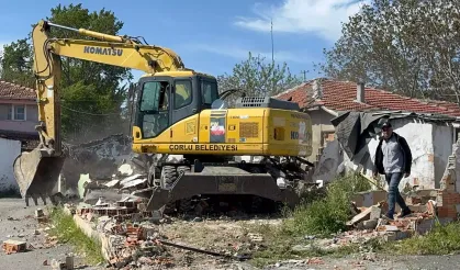 Uyuşturucu satılan 7 metruk bina yıkıldı