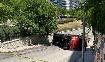 Ankara Şentepe'de Kamyon Devrildi!