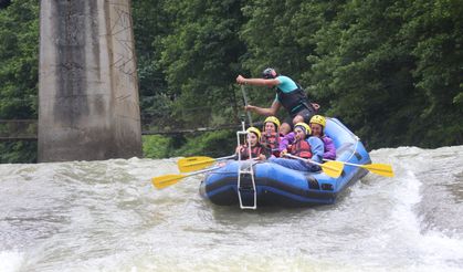 Yabancı turistlerden rafting heyecanı