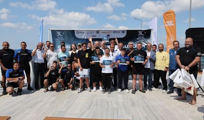 Engelli dalgıçlardan 30 Ağustos’a özel bayraklı kutlama