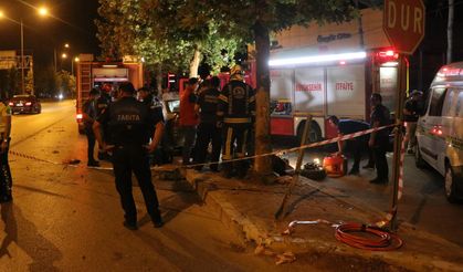 Otomobil ağaca çarptı: 2 Ölü