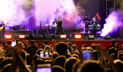 “Etimesgut’ta Zafer Bayramı Coşkusu: Can Bonomo’dan Unutulmaz Konser”