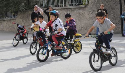 Çankaya’da Minikler Bisiklet Yarışıyla Hareketliliğe Dikkat Çekti