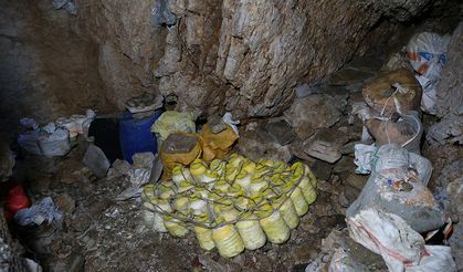 Kışlık yiyeceklerini mağarada saklıyorlar