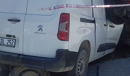 TIR'a çarpan hafif ticari aracın sürücüsü öldü