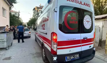 Otomobil içinde bıçaklandı