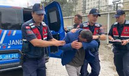 Eşini porselen bardakla vura vura öldürdü