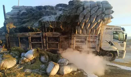 14 ton saman alev aldı!