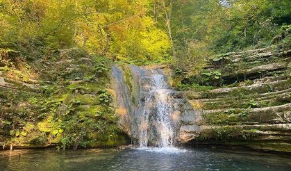 Erfelek Tatlıca Şelaleleri'nde sonbahar tüm renkleriyle sürüyor