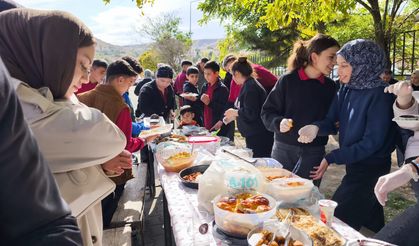 Karakeçili'deki okullarda Gazze yararına kermes!
