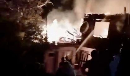 Bartın'da 2 katlı ahşap evde yangın çıktı