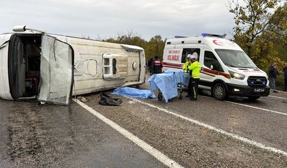 Bartın'da İşçi servis midibüsü devrildi: 1 ölü, 19 yaralı