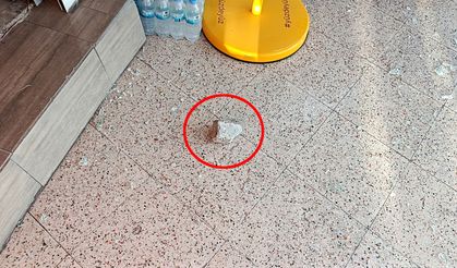 Marketin camını kırıp, içerde yiyip içti!