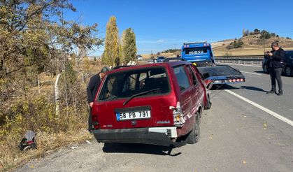 Otomobil bariyerlere çarptı