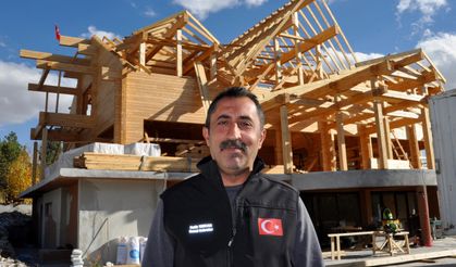 Rusya’dan Getirilen Ağaçlarla Yeni Kütük Ev İnşa Ediliyor