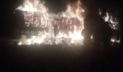 TIR'ın dorsesi yandı!