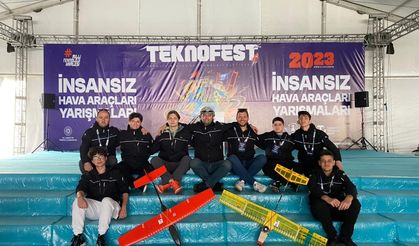 Uçak yapımını öğrencilerine aktarıyorlar