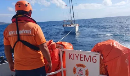 Denizde mahsur kalan tekne kurtarıldı