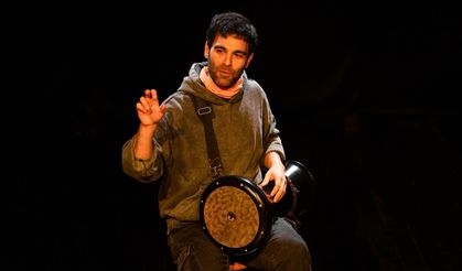 “9/8’lik Kıyamet” Etimesgutlu Tiyatroseverleri Büyüledi!