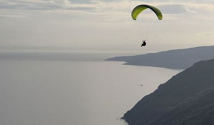 Uçmakdere’de Gökyüzü Tutkusu: Yamaç Paraşütçülerinin Buluşma Noktası