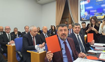 TBMM’de ‘Kırmızı Kart’ Gerginliği