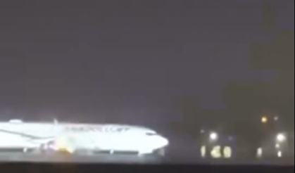 Sabiha Gökçen'de AJet Uçağı Pist Kenarına Çıktı!