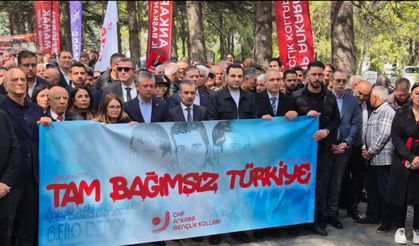 Özgür Özel Üç Fidan'ı Mezarı Başında Andı!