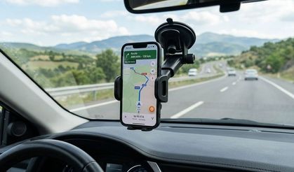Araç İçi Ekran ve Telefon Tutucu Kullananlar Dikkat: Yeni Düzenleme Yürürlüğe Girdi!