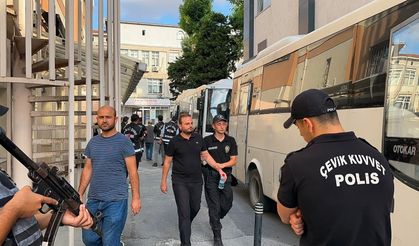 Kuşadası Belediyesi'ne yönelik soruşturmada 16 şüpheli adliyede!
