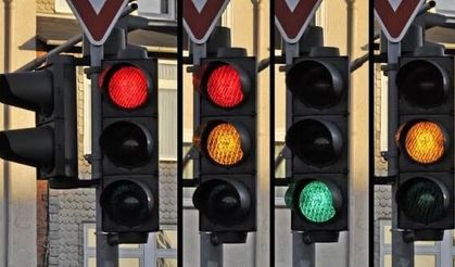 Trafik ışıkları neden kırmızı, sarı ve yeşil?