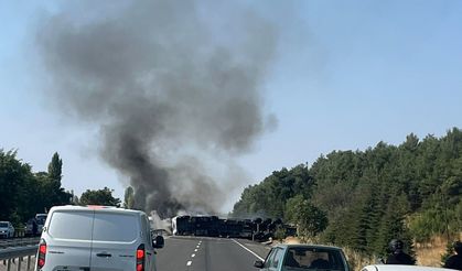 Ankara-Uşak yolunda tır devrildi ve alev aldı!