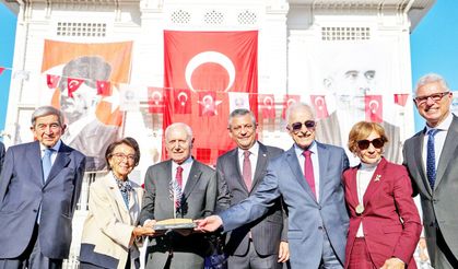 Prof. Dr. Mehmet Haberal’a “Mudanya Mütarekesi Barış Yolu Ödülü” takdim edildi