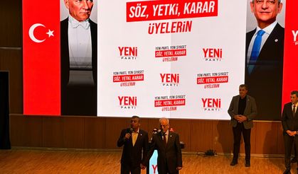 Özgür Özel’den Murat Karayalçın’a rozet!