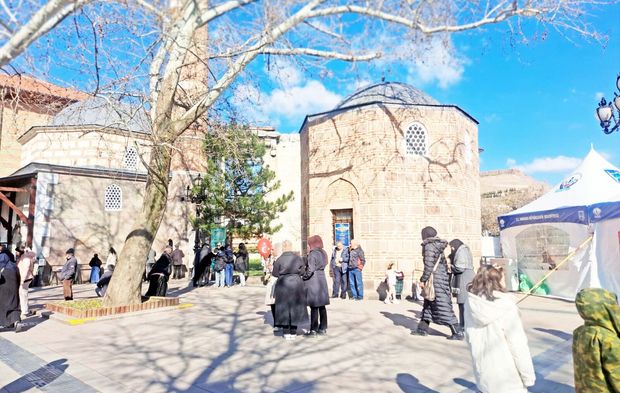 Hacı Bayram-ı Veli’de maneviyat ve geçim mücadelesi yan yana