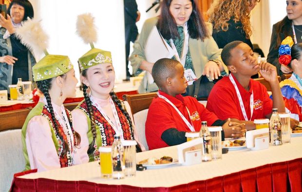 Meclis’te 23 Nisan Coşkusu: Dünya çocukları aynı çatı altında