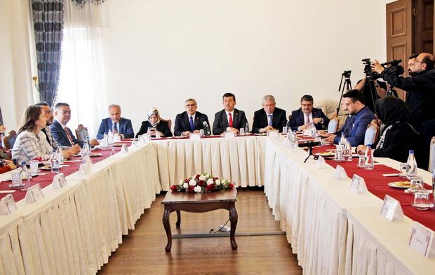 “Çocukları artık aileler değil algoritmalar büyütüyor!”