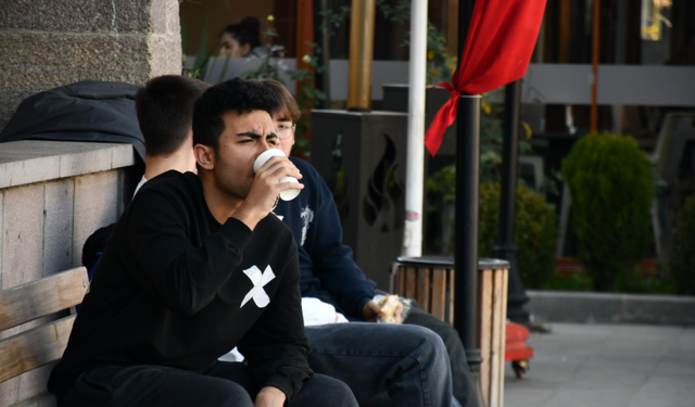 Mamak Belediyesi, öğrencilere kütüphanede çorba ikram etti!