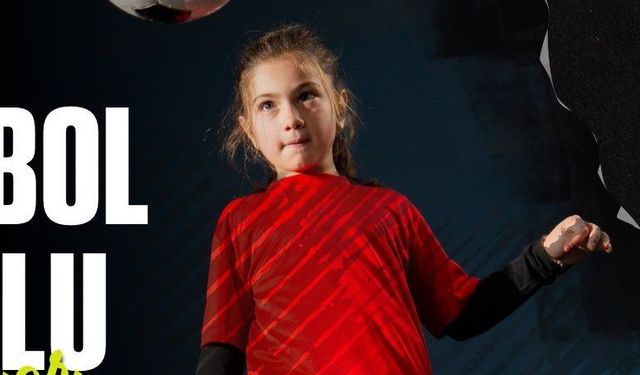 Mamak'ta kız futbol okulu açıldı!