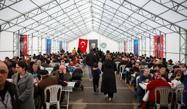 Etimesgut Belediyesi İftar çadırı kurmaya devam ediyor!