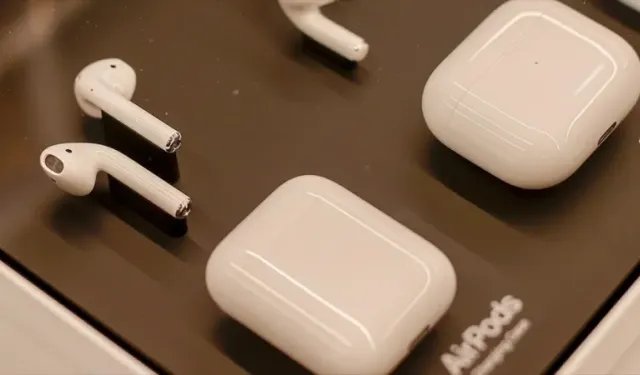 Airpods'a canlı çeviri özelliği ekliyor