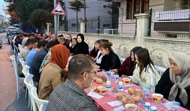 Çubuk'ta mahalleli iftar sofrasında buluştu