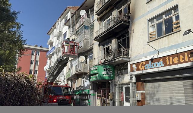 4 katlı binada çıkan yangında