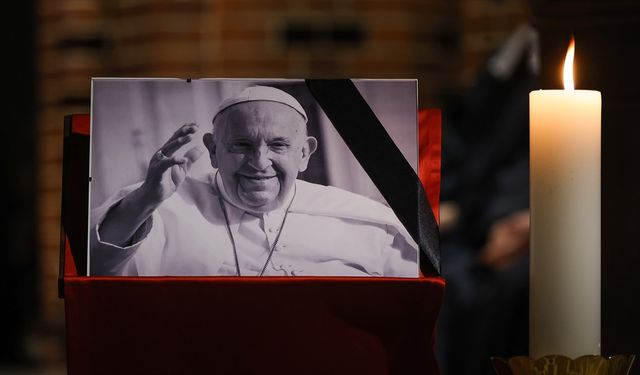 Kutsal Şehirde Derin Sessizlik: Papa’nın Makamı Artık Boş