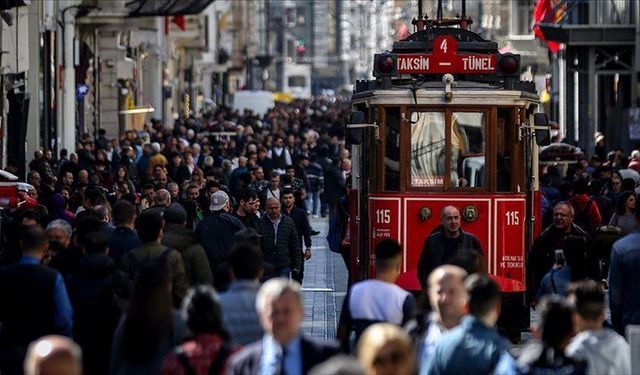 Türkiye'nin kadın nüfusu 2026'da erkek nüfusunu geçecek