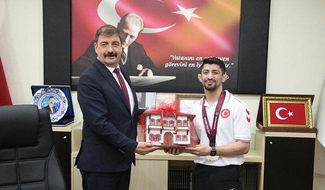 Avrupa Şampiyonu Kerem Kamal'a coşkulu karşılama