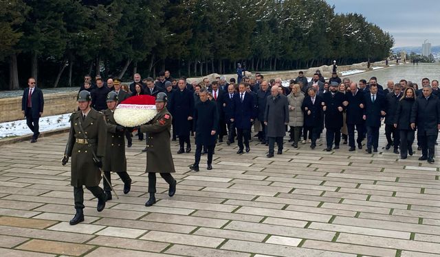 Özgür Özel'den Anıtkabir'e ziyaret!